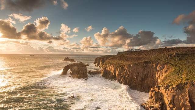 Enys Dodnan Arch - Land's End in Cornwall