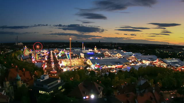 Oktoberfest Day-Night Timelapse