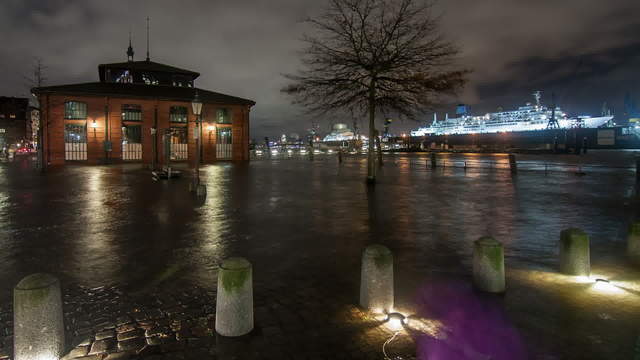 Storm Xaver floods the Port of Hamburg