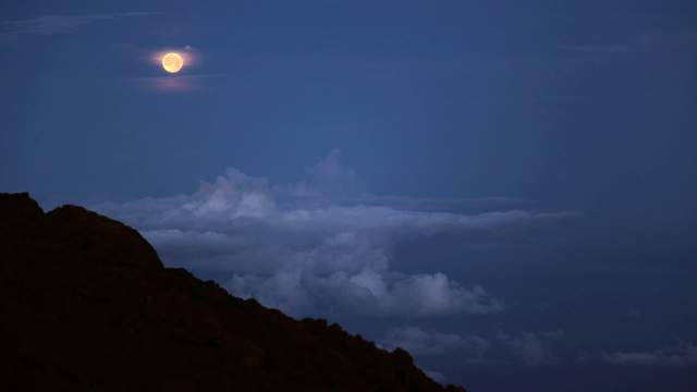 Moonset Haleakala