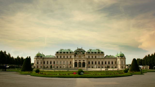  Castle Belvedere Vienna – tracking shot