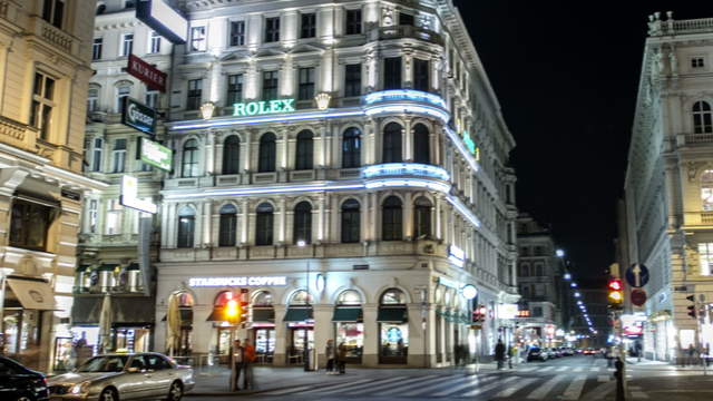 Kaerntner street Vienna at night – Hyperlapse with pan