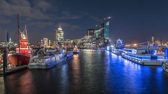 Hamburg Elbphilharmonie Time Lapse