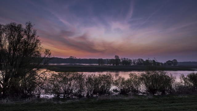 Sunrise at the river Elbe