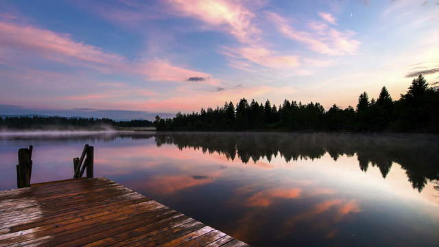 4K Video Loop - Dusk at the Lake