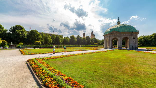 Dolly Shot Hofgarten Munich