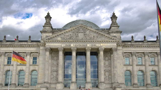 Berlin Hyperlapse 4K - Reichstag with  Ultra Vertigo zOOm 