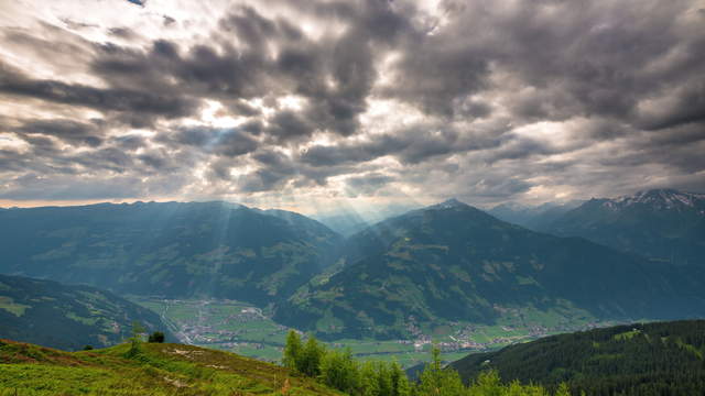 Sunrays at Zillertal Wide Angle